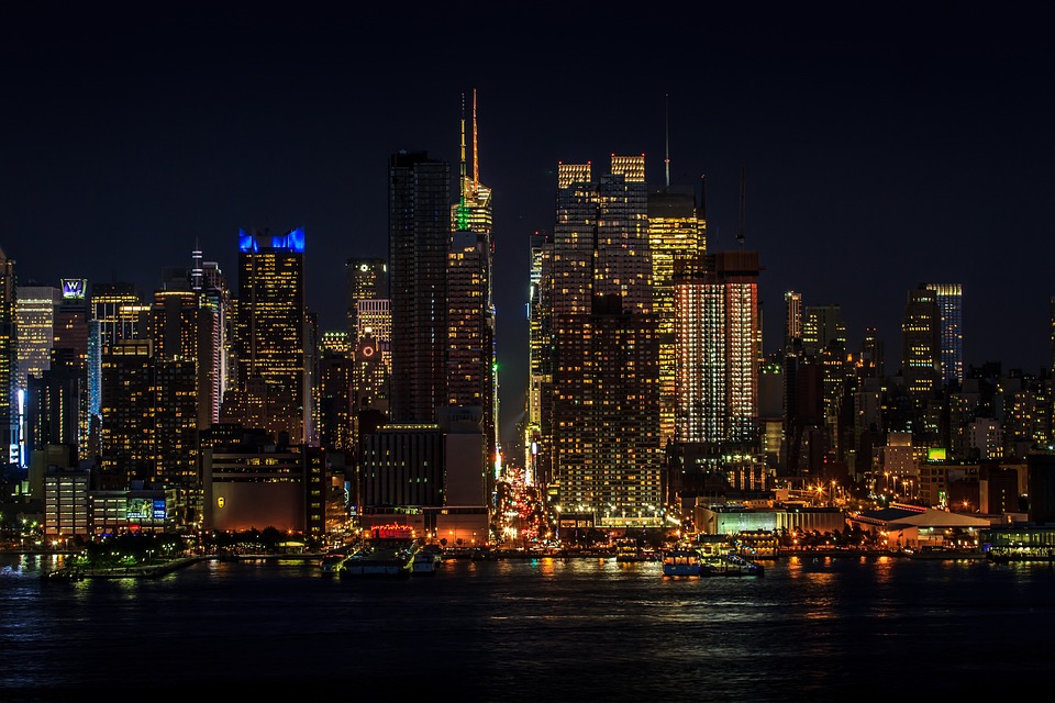 Midtown Love and World Serious Baseball Matchup: New York City Toasts America’s Sweetheart with Sweet Nothings