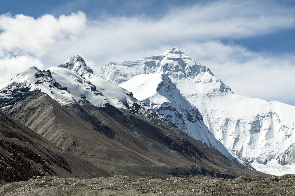 Mount Everest Expedition Halts Due to Avalanche Risk